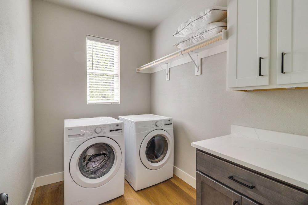 Townhome Near At&t Stadium: Great for Game Day!