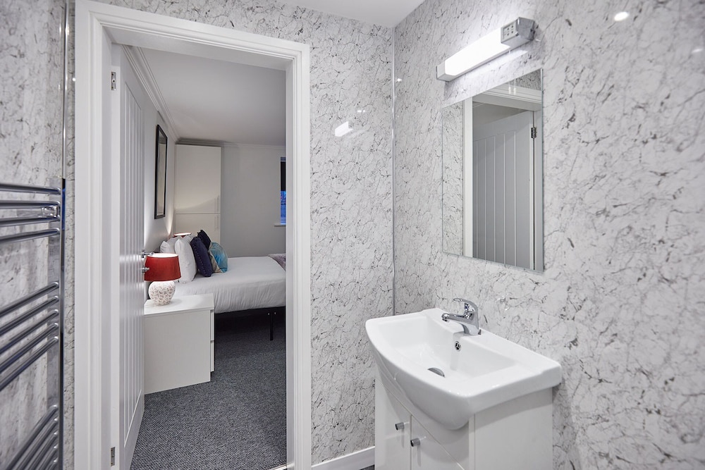 Host Stay Rockpools view 4