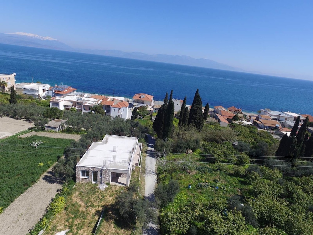 Lykoporia Beach Apartments