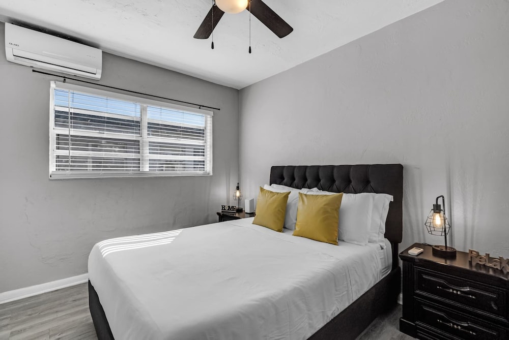 Triplex With 3 Bedrooms 6 Min Beach Free Parking