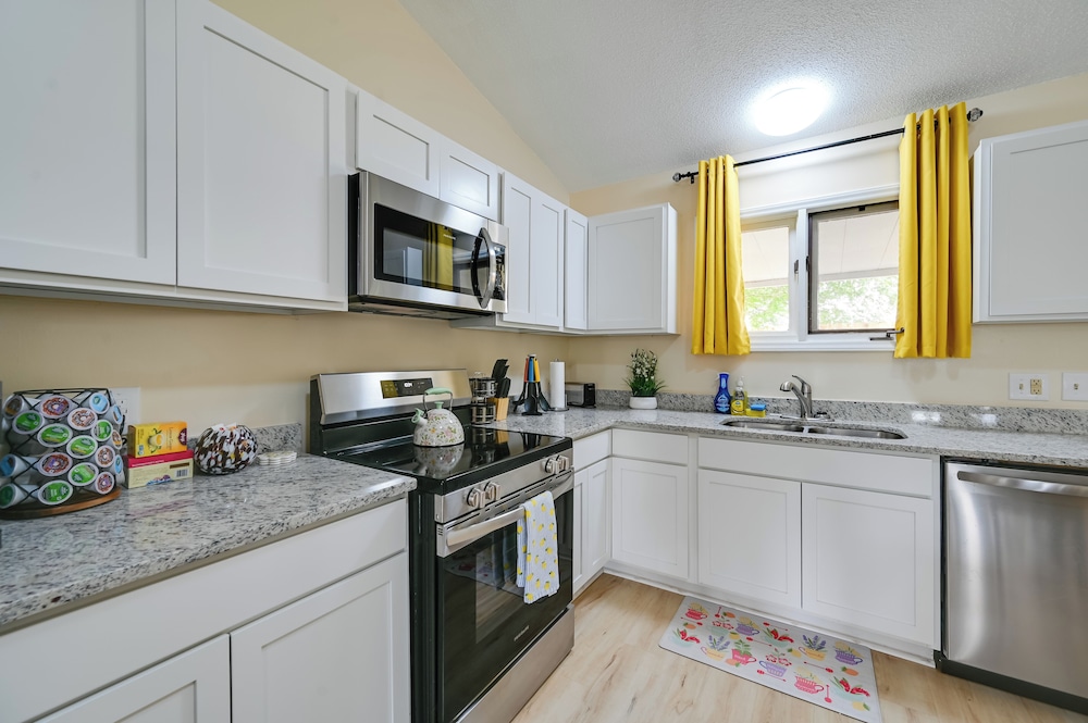 Greenville Getaway: Close to Campus + Stadium!