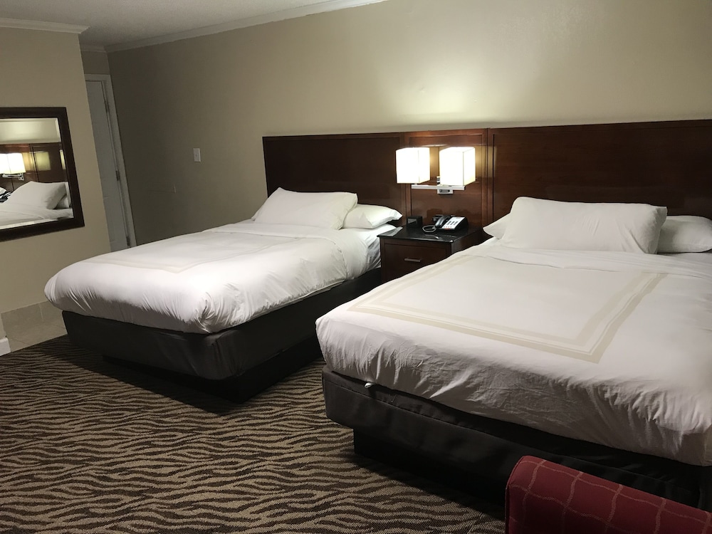Hometown Inn & Suites