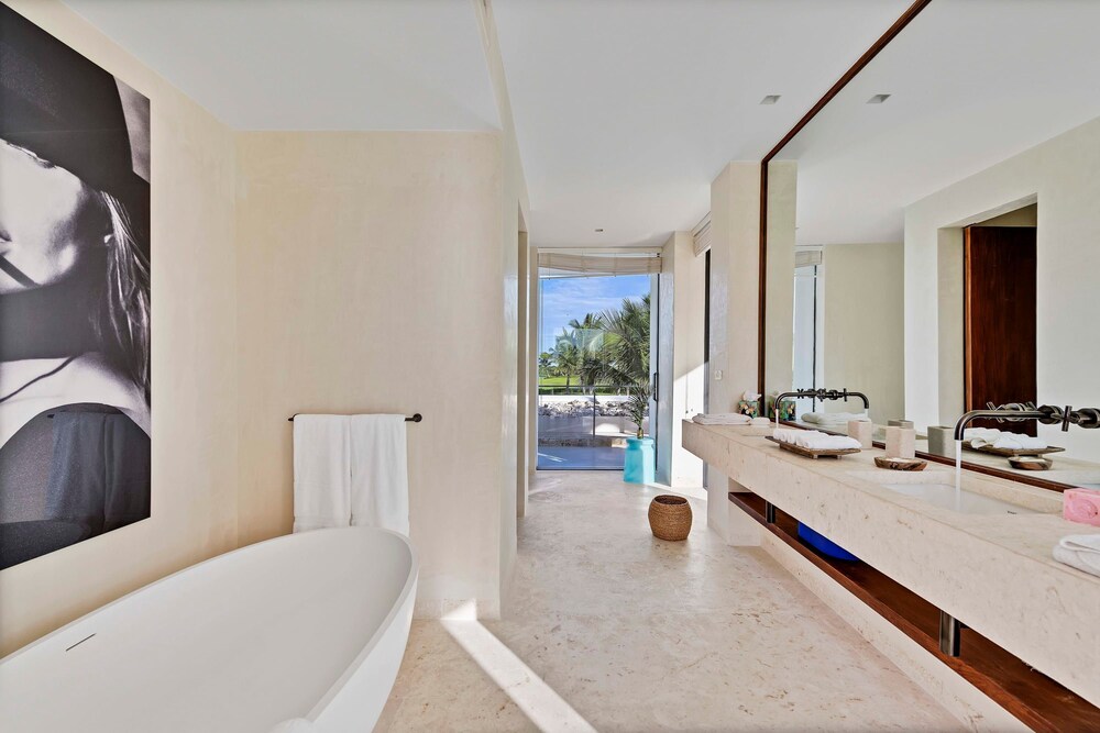 Magnificent 5BR Modern Tropical Villa With Pool