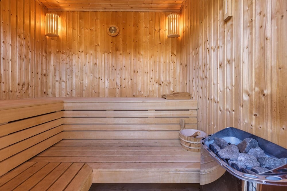 Chalet Capricorne -impeccable Ski in out Chalet With Sauna and Views
