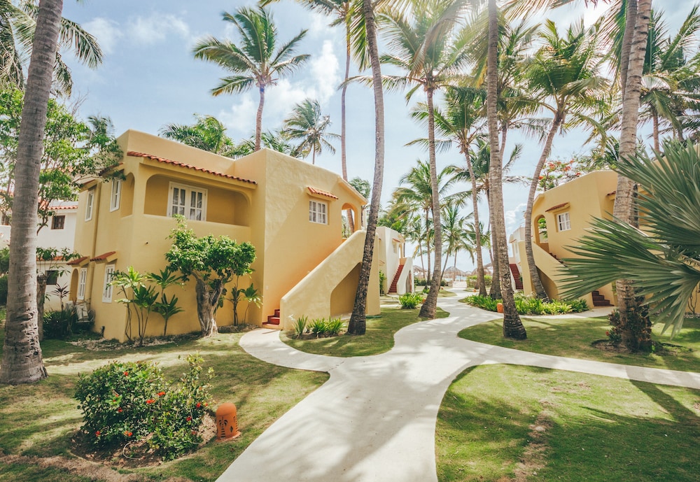 Los Corales Beach Village