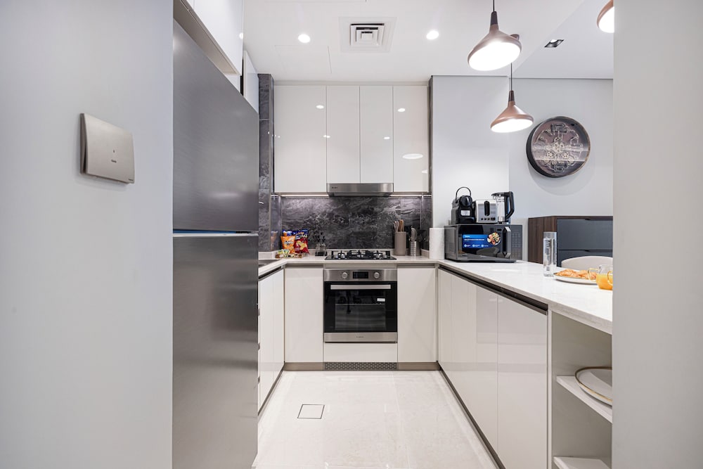 Nobles Suites by Hostiva - City View