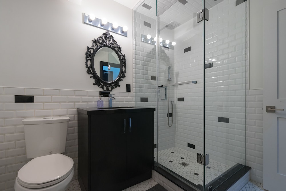 Applewood Suites - Queen West Studio photo 3