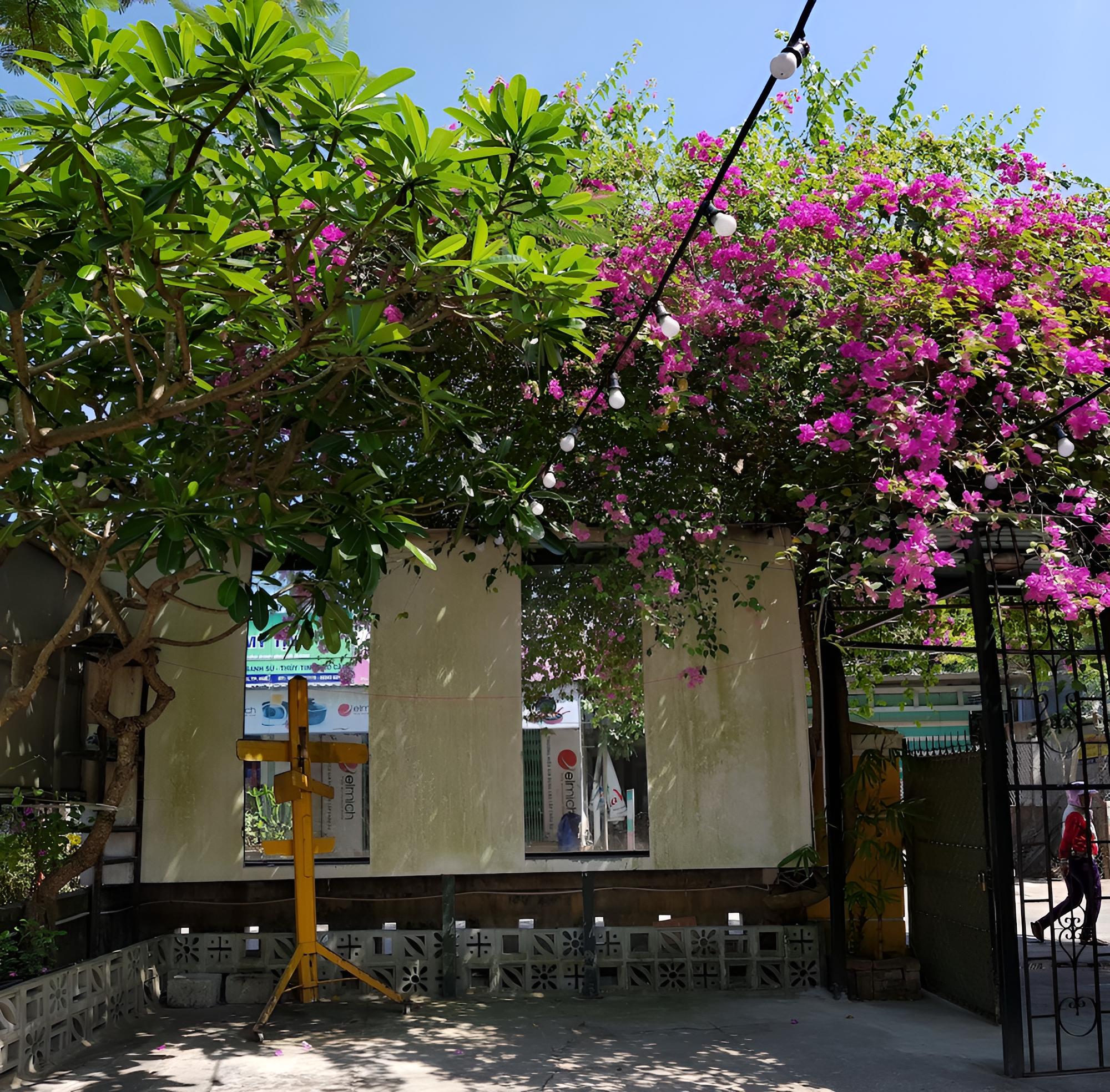 Lotus House