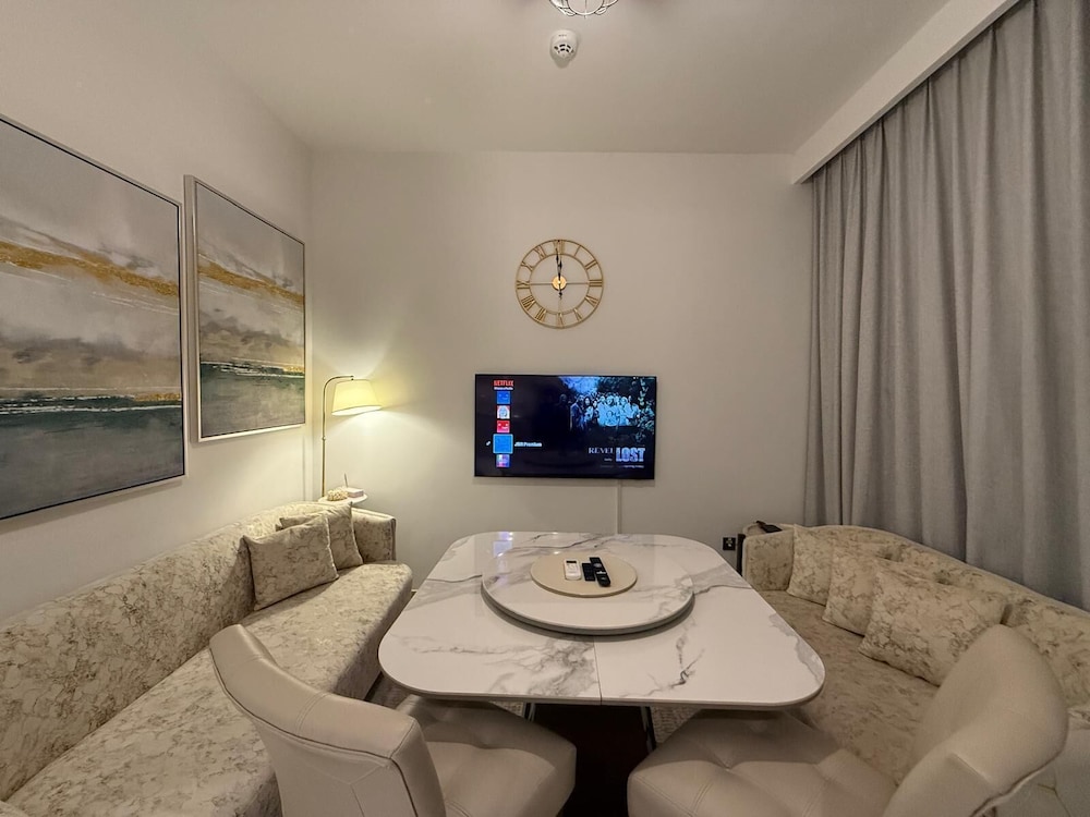 Elegant Stay in Ranches Villa