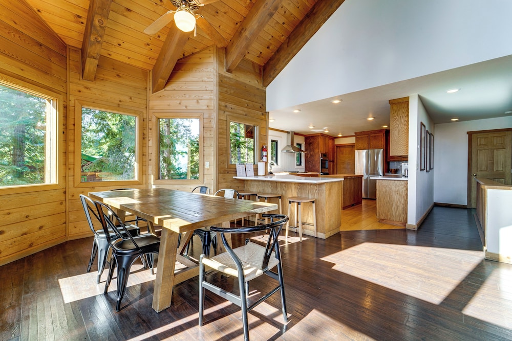 6 Mi to Ski Slopes! Family Tahoe Cabin w/ 3 Decks