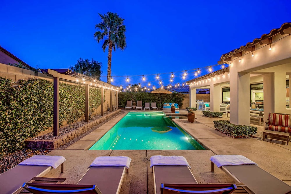 Elegant Desert Oasis Near Coachella Palm Springs