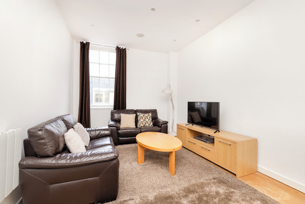 Superb Flats in the Heart of Edinburgh