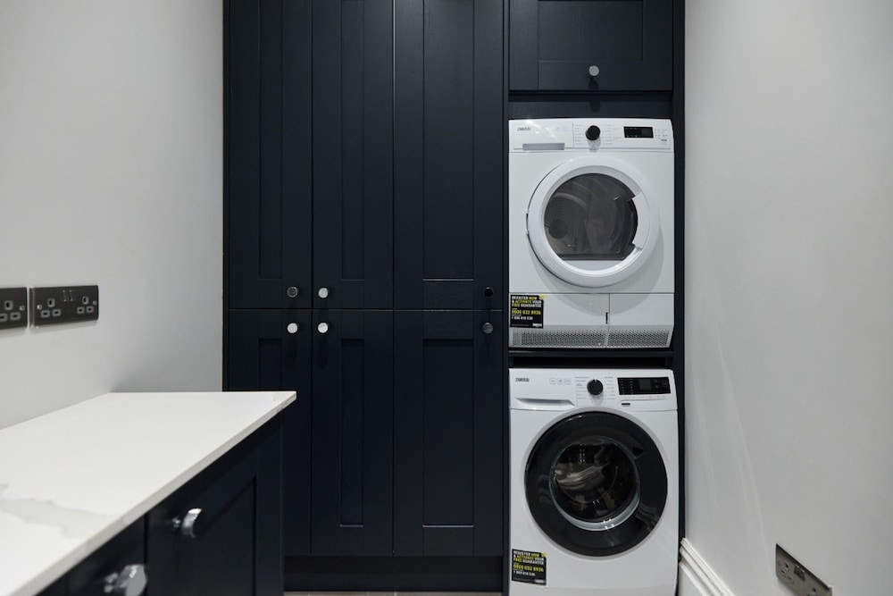The Roehampton Place - Elegant 5bdr House With Garden Parking