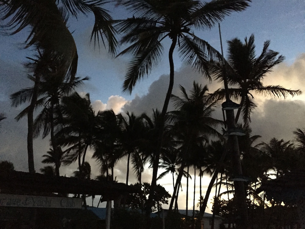 Anchorage Yacht Club Hotel