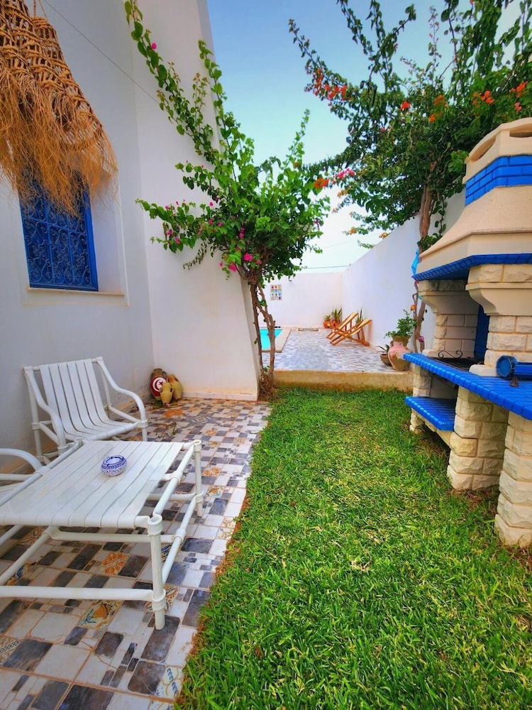 Charming Villa in Midoun, Tunisia With Private Entrance and Stunning Garden View