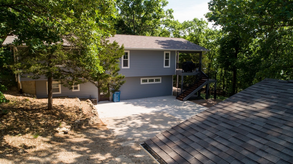 Happy Hideaway 4 Bedroom Home by RedAwning