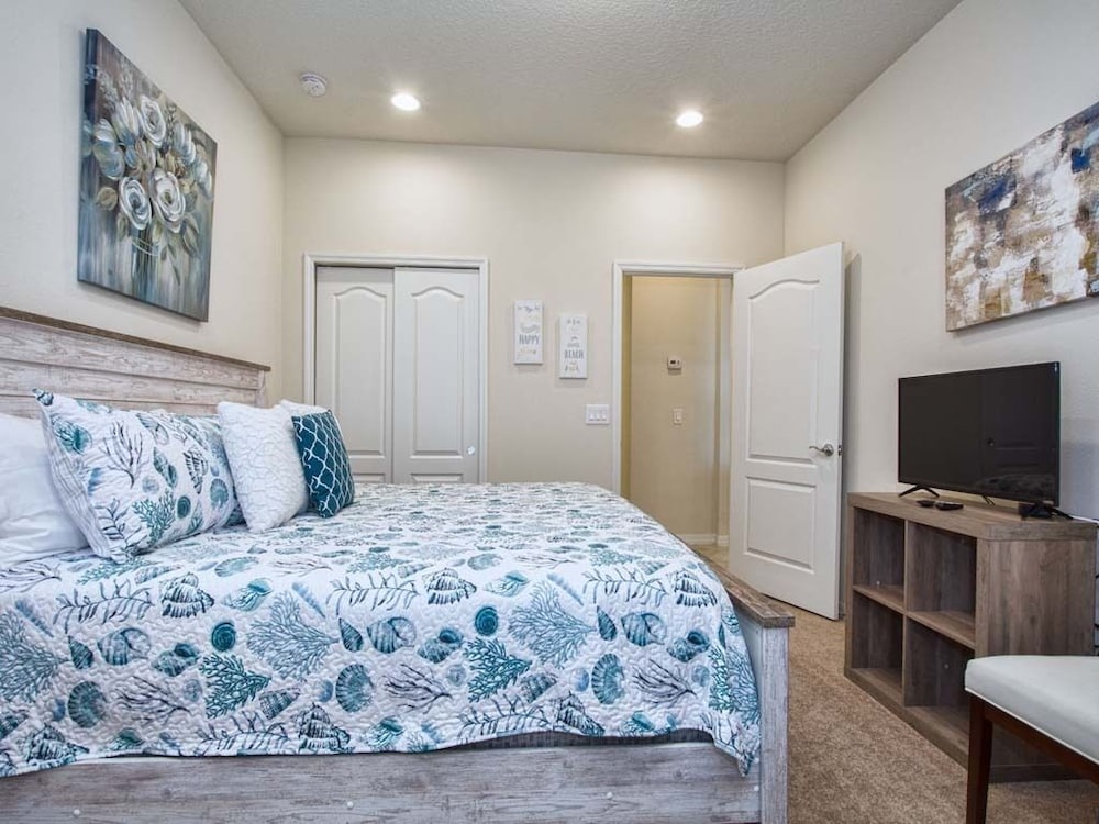 Windsor at Westside-6 Bedrooms House w/pool-3721WW Home by RedAwning - Image 5