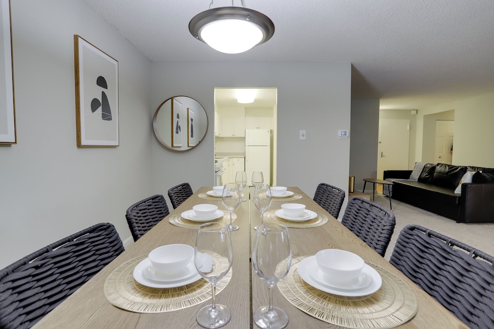 Modern Apt Near Airport & Metro