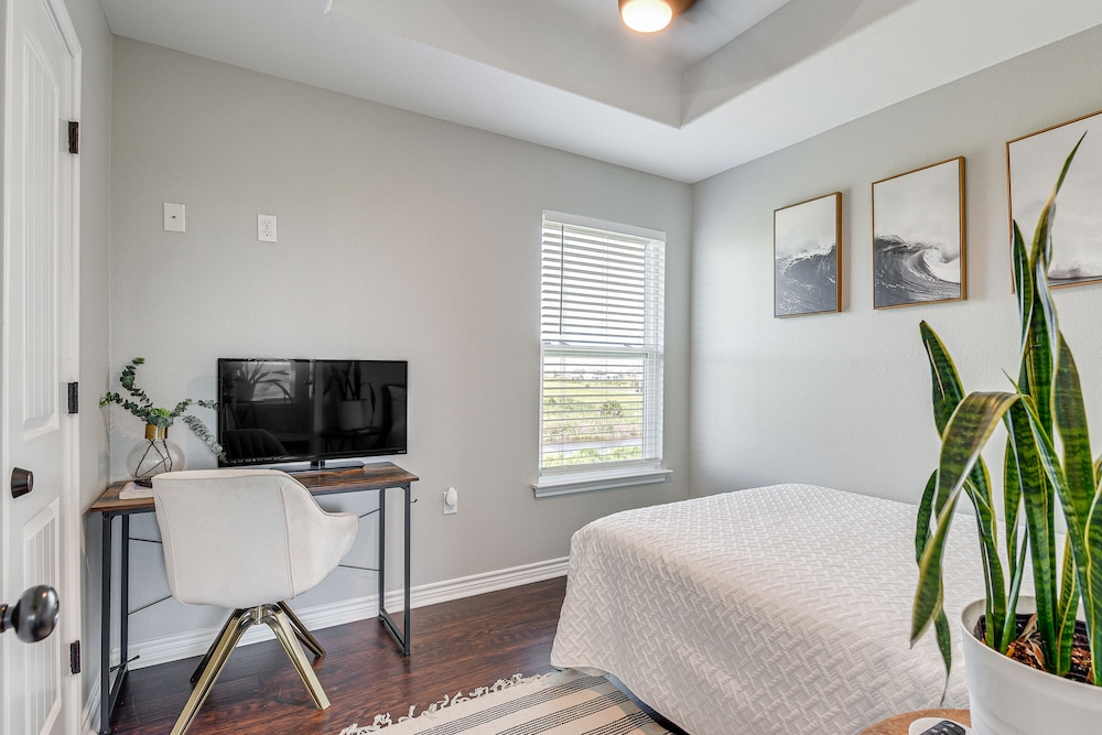 Near Beach Access: Galveston Home w/ Grill & Patio