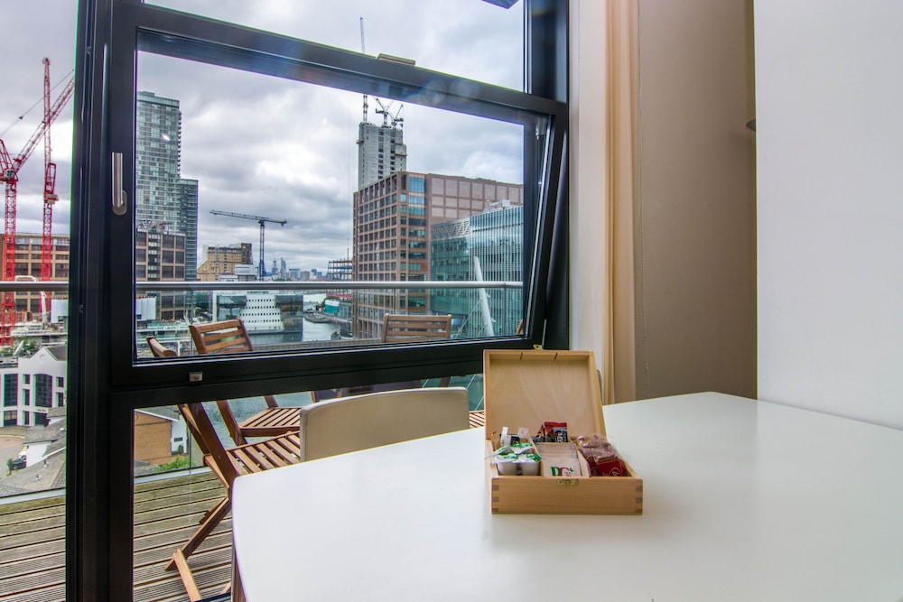 Canary Wharf - Corporate River View Apartments