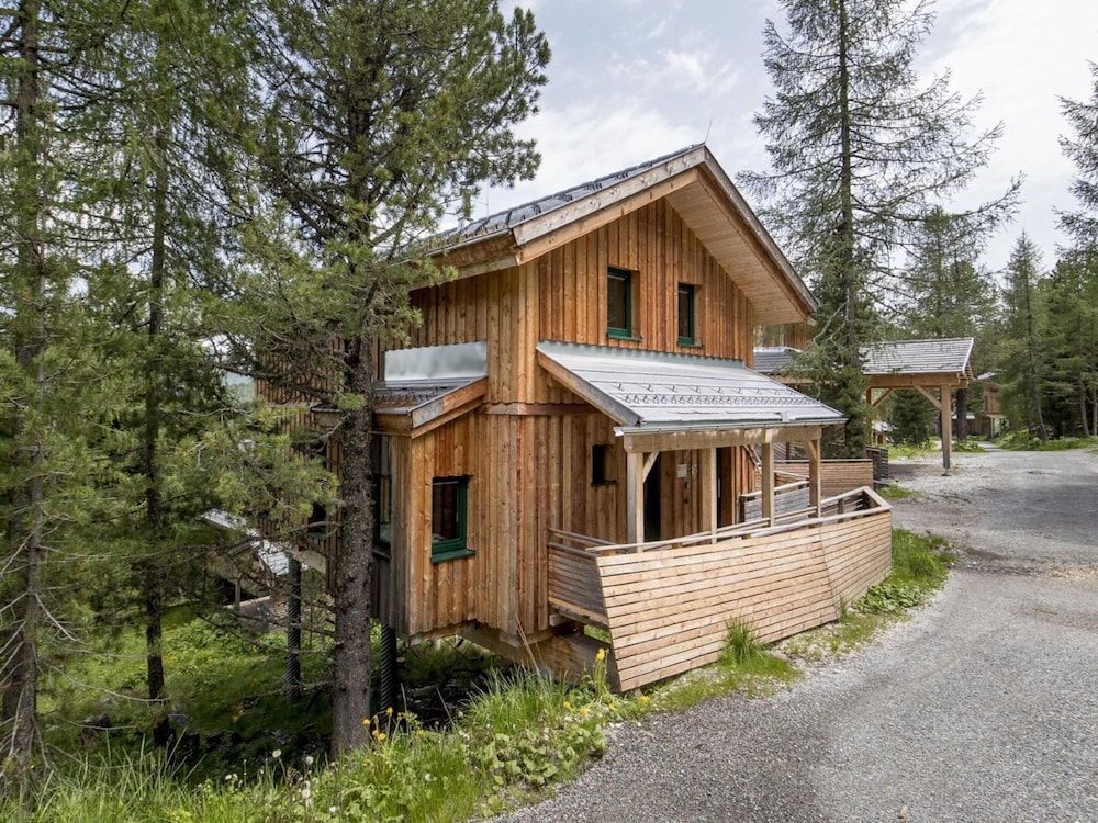 Luxurious Chalet With Outdoor Whirlpool