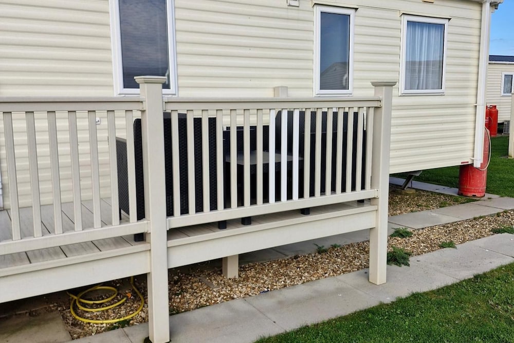 3-bed Caravan, Sleeps 8 With Pool
