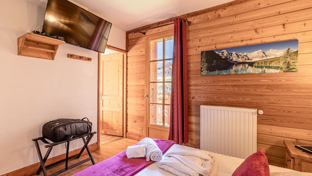 Madame Vacances Les Chalets de l'Altiport view 5