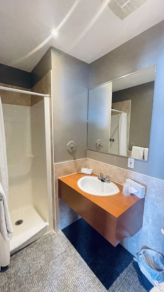 Falcon Motel Brossard