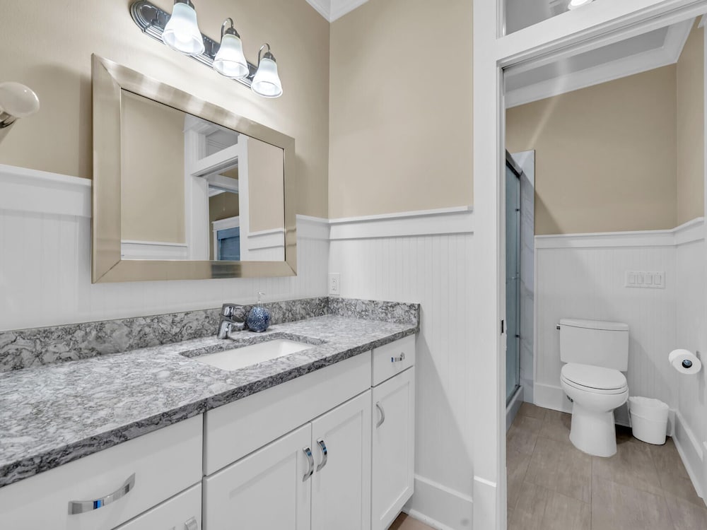 4BR Beachfront Home With Hot tub & Private Beach Access!