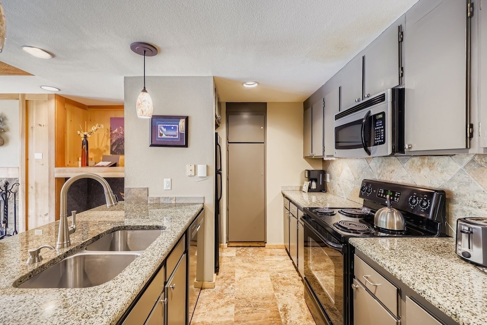 1806 Decatur 2 Bedroom Condo