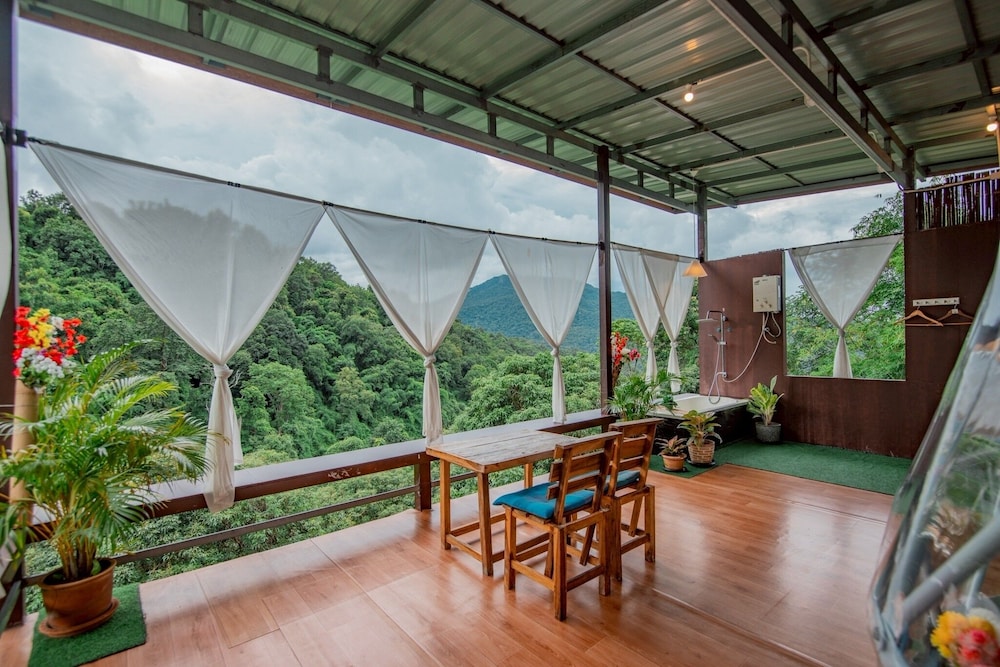 Hubkhaosawan homestay