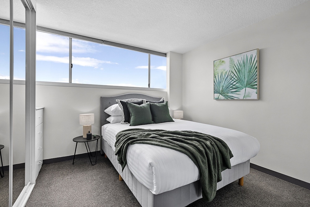 Stunning Ocean Views With Manly At Your Doorstep