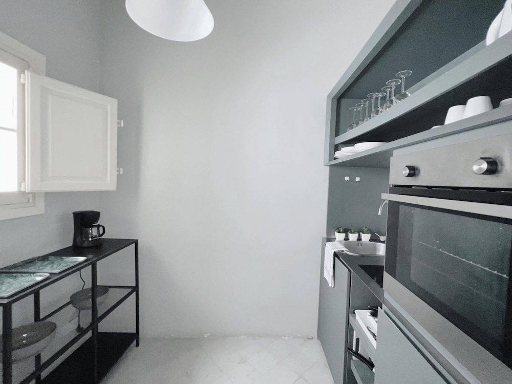 Spacious 1BR Apartment on Charming Street