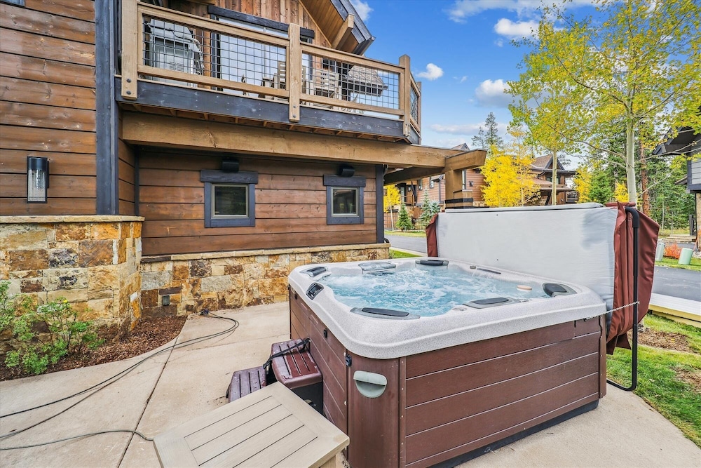 Highwoods At Shock Hill 4 Bedroom Townhouse by RedAwning
