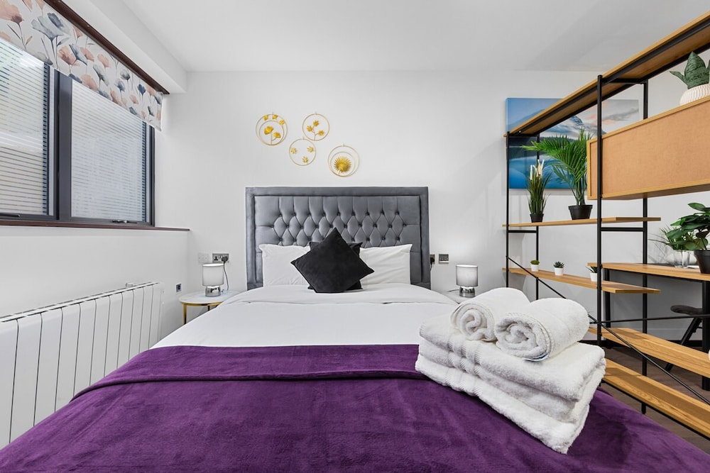 Bright Studio Retreat in Golders Green