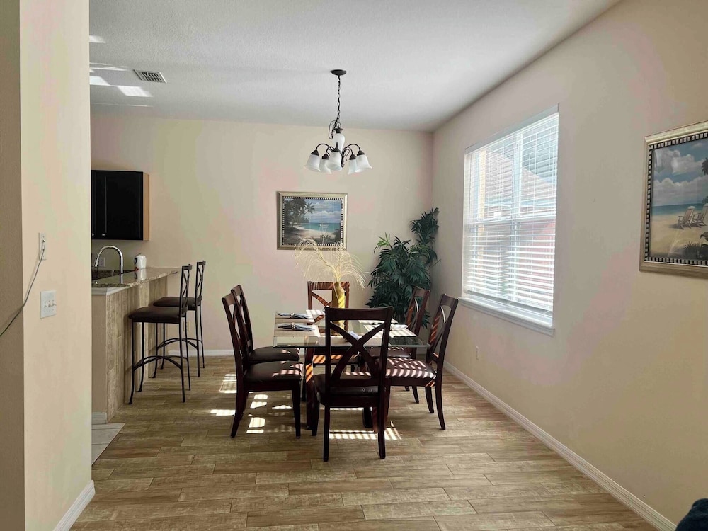 Book Now! Disney and Theme Parks Days, Poolside Family Villa Awaits!