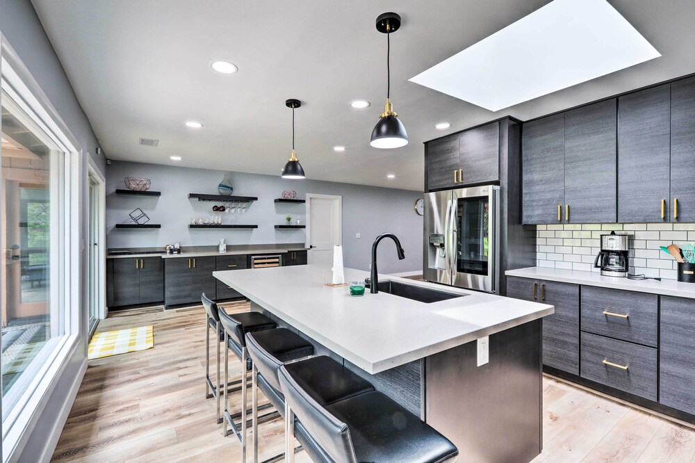 Luxe Flagstaff Retreat w/ Sunroom, Patio & Grill! view 4