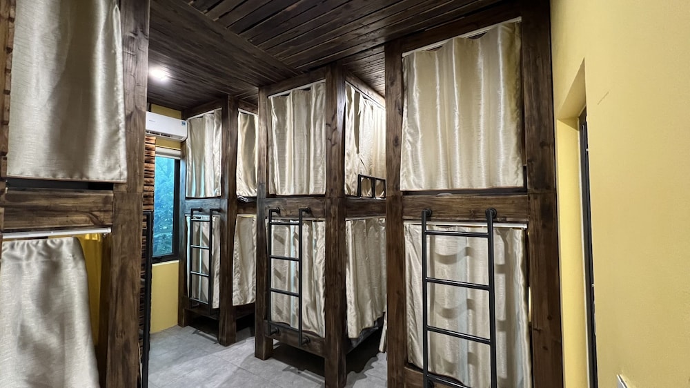 Lapis Restaurant and Hostel view 4