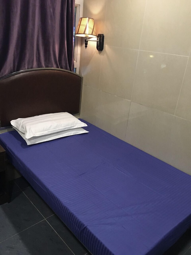 LIS CHAIN HOSTEL