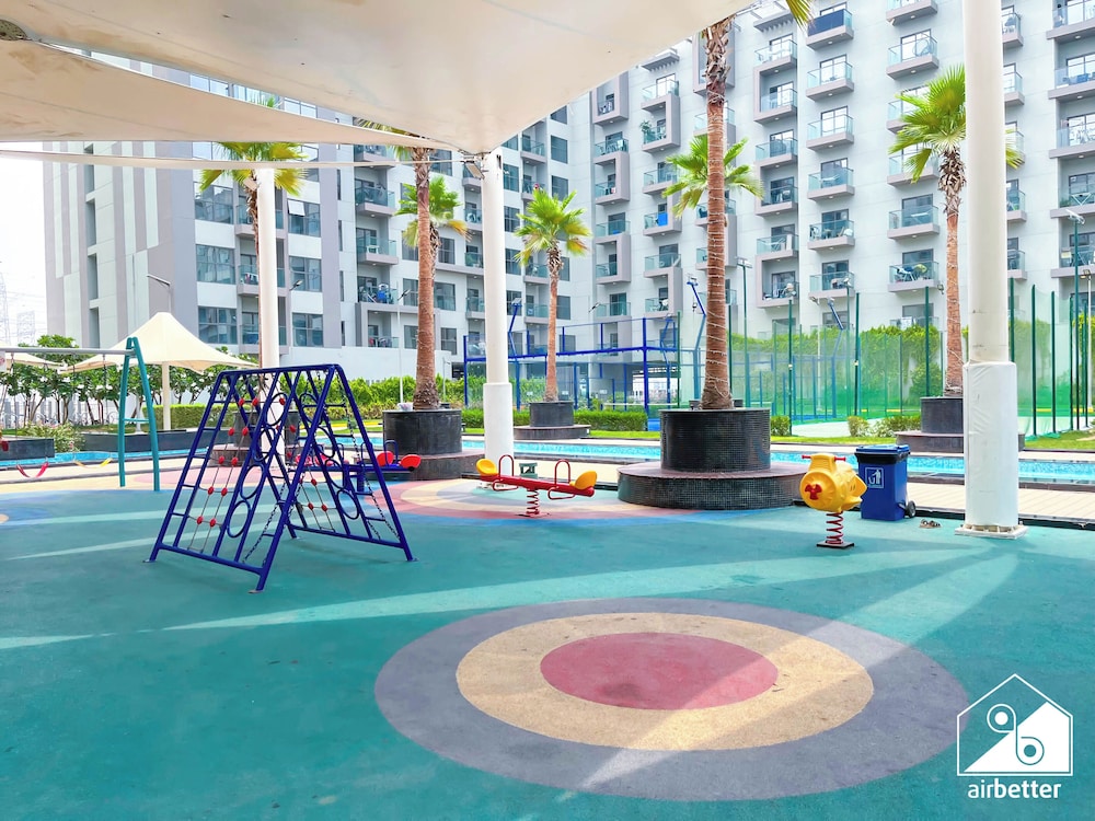 Bright 2bed Family Home: Pool, Gym & Kids Play