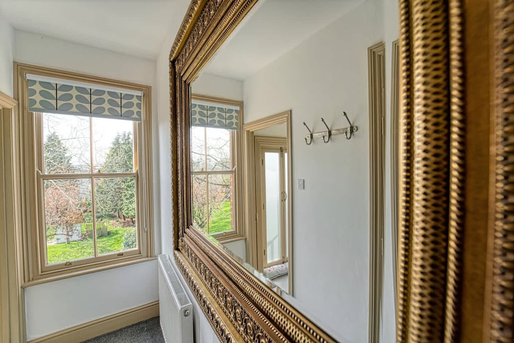 Host Stay Upper Tything Apartment