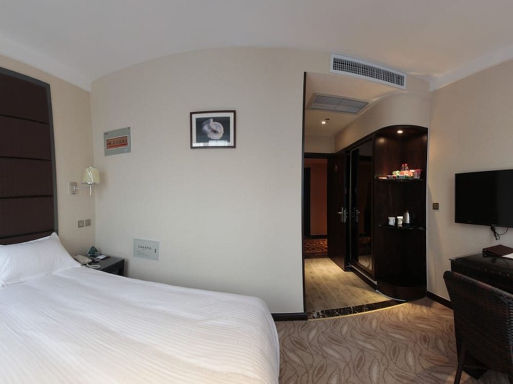 GreenTree Inn North WeiHai Station North International Bathing Beach Hotel