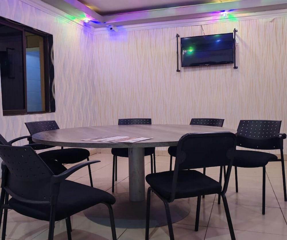 Olu Guest Lodge