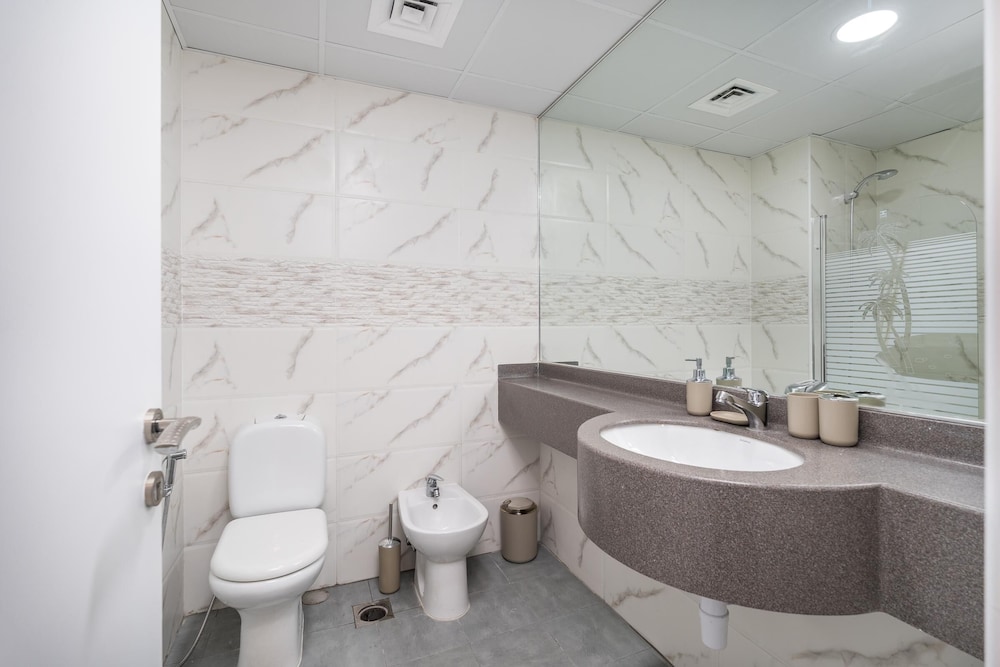 Dubai Marina - Stunning Huge 4 Bedroom Apts Near JBR - Gym - Pool - Parking by Sojo Stay