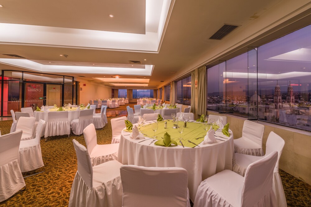 Culiacan Vacations - Ramada by Wyndham Hola Culiacan - Property Image 10