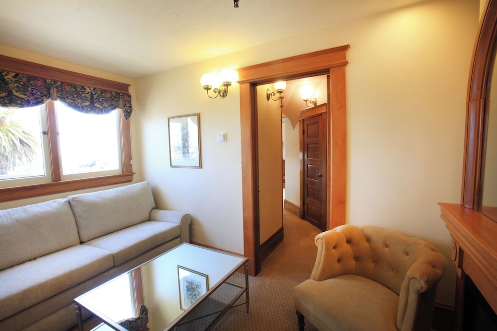 The Charles Pacific Grove - Artfully Designed Inclusive Inn