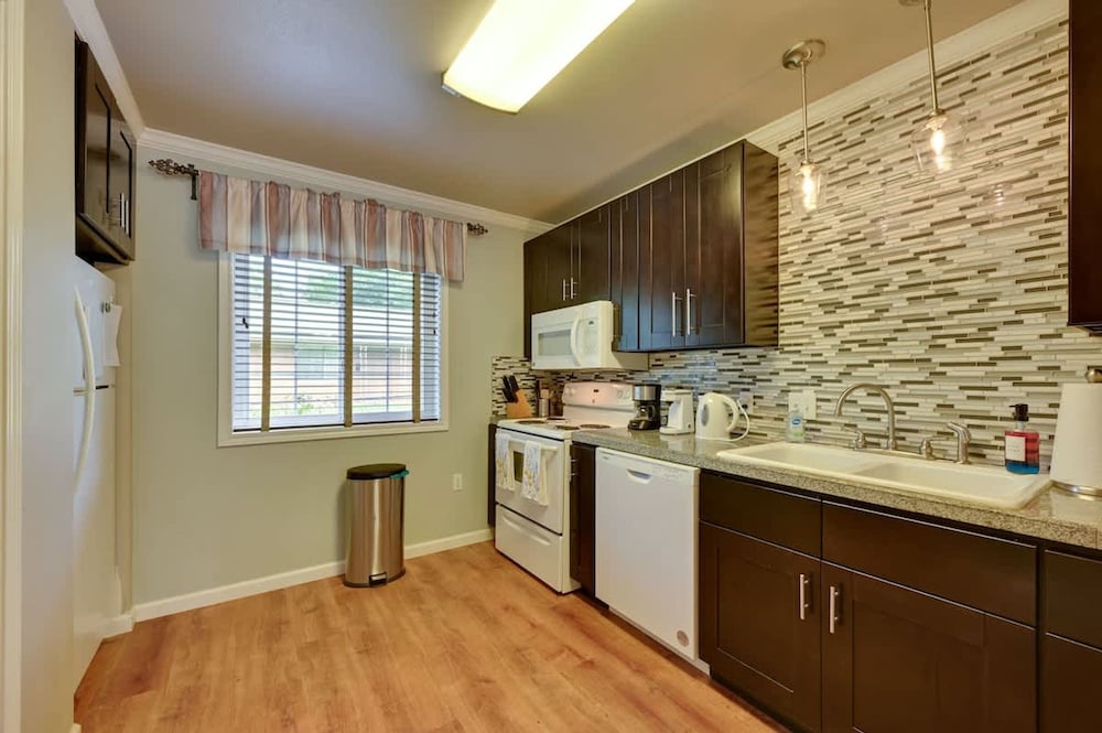 The Homestead Luxury-cozy 2BR Apartments Near SFA
