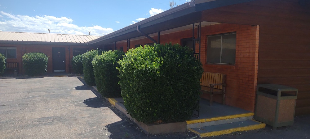 The Lodge at Ute Lake aka Yucca Motel and Cabins