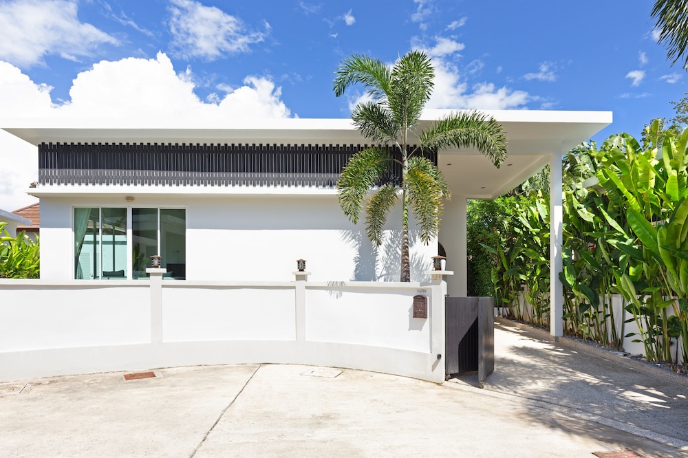 Tropical Stay at 2BR Pool Villa Greens 8