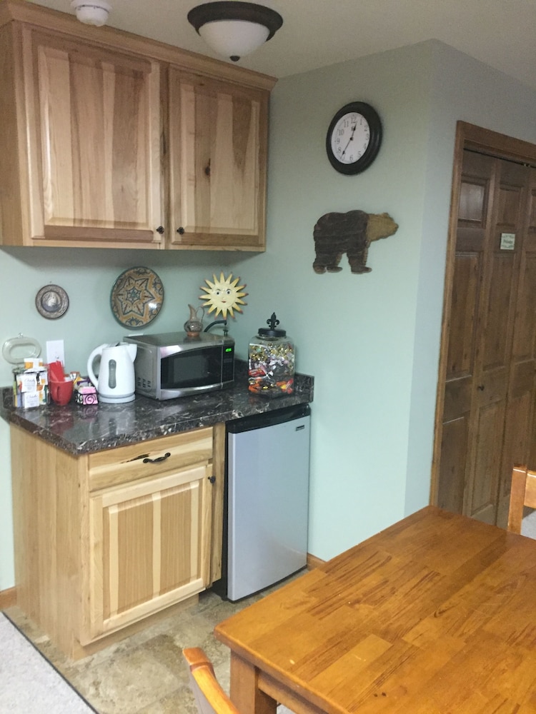 Two Bears Inn Bed & Breakfast